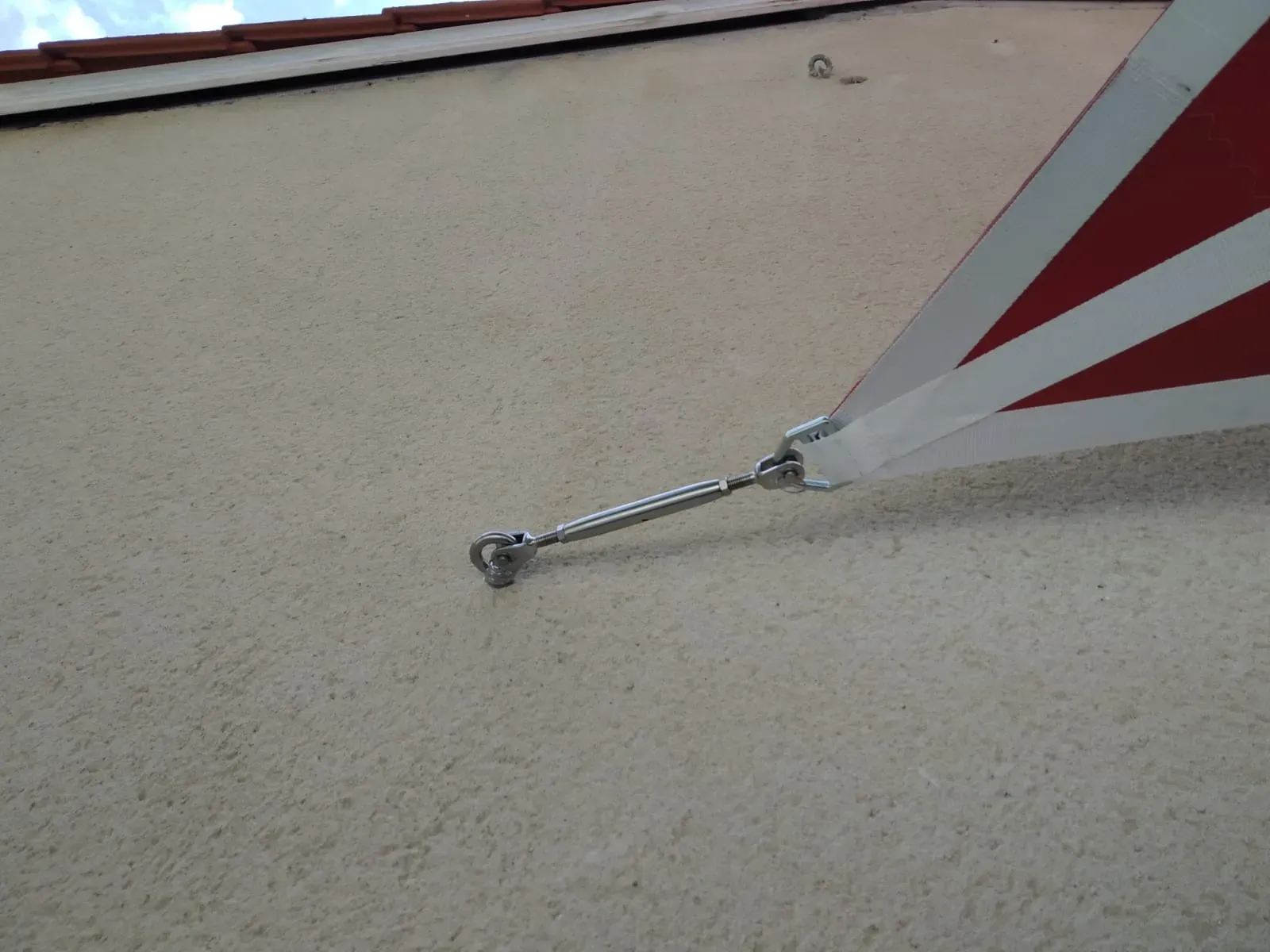 Tensions pointes patte d'oie