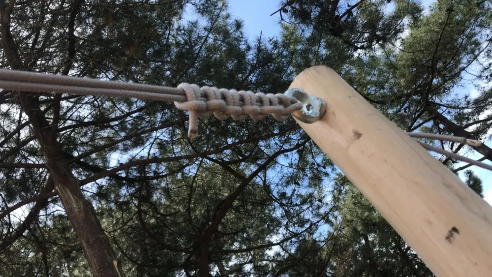 Tension avec noeud de cordage