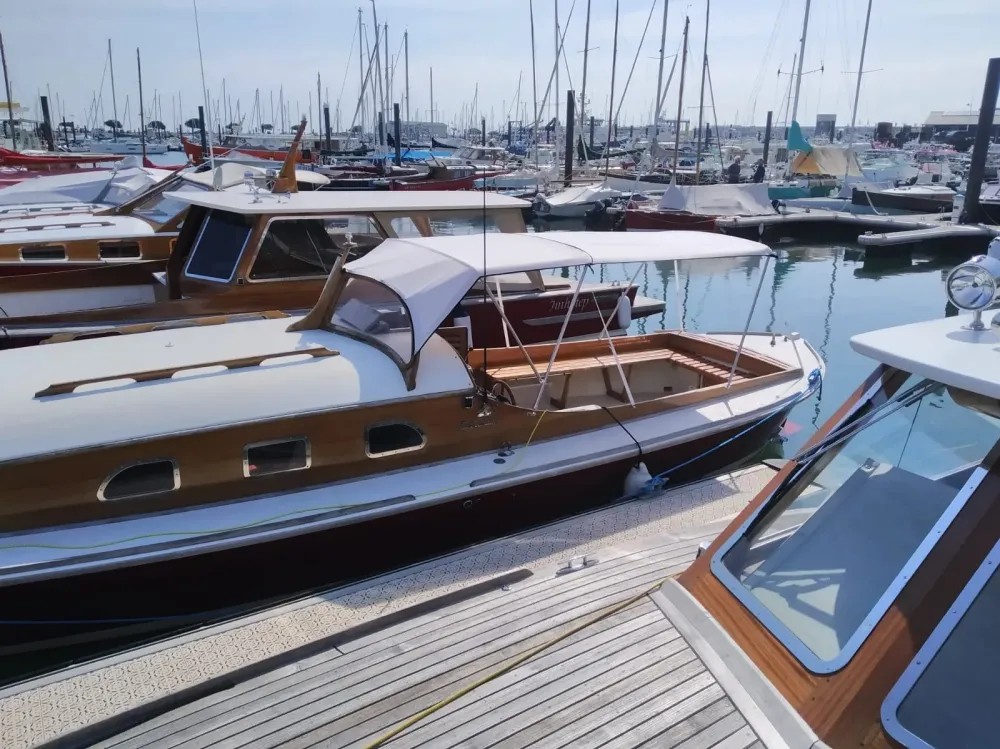 Réparation de voiles de bateaux près de Saint-Laurent-Médoc